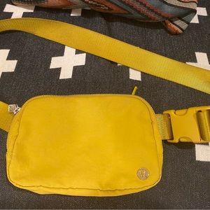 Lululemon everywhere belt bag 1L in parachute